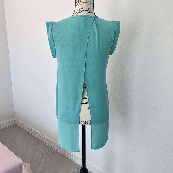 bcbg maxazria Chiffon Baby Blue Blouse Size XXS Open Back - Picture 2 of 5